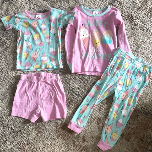 Gerber Other - Gerber pajama sets size 24 months